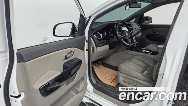 Kia Carnival 9-seater Noblesse 2017 — фото 10