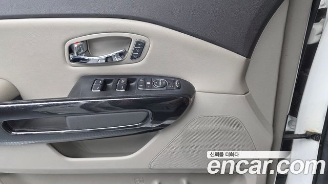 Kia Carnival 9-seater Noblesse 2017 — фото 20