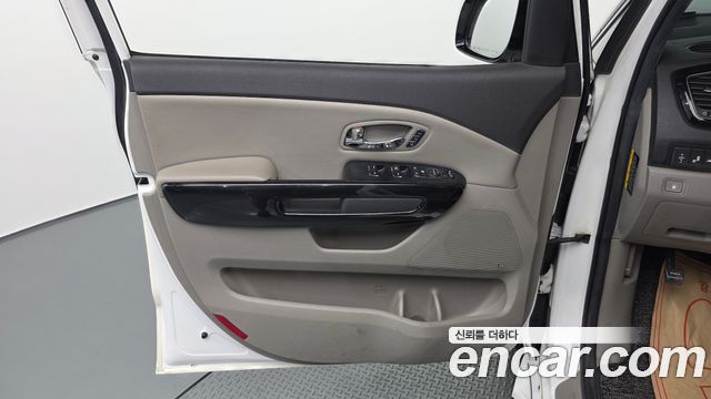Kia Carnival 9-seater Noblesse 2017 — фото 24