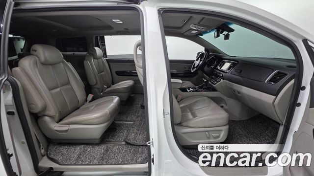 Kia Carnival 9-seater Noblesse 2017 — фото 26