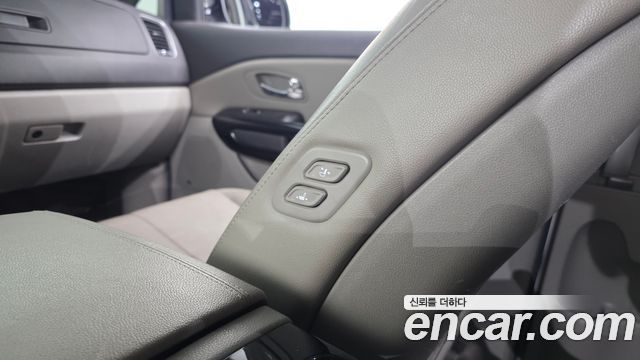 Kia Carnival 9-seater Noblesse 2017 — фото 33