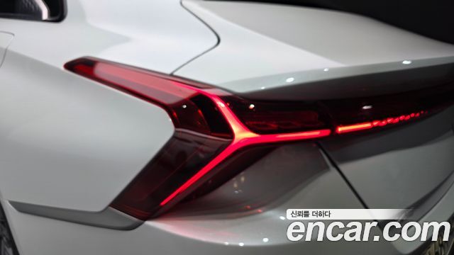 Kia K8 Hybrid Signature Special 2023 — фото 23