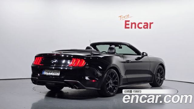 Ford Mustang Convertible 2022 — фото 2