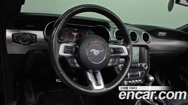 Ford Mustang Convertible 2022 — фото 12