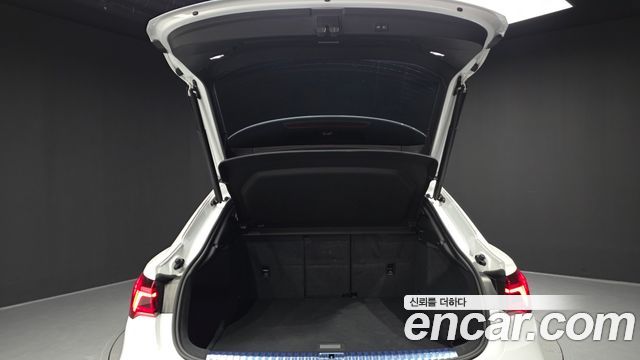 Audi Q3 (F3) 35 TDI Premium Sportback 2022 — фото 20