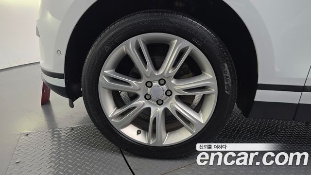 Land Rover Range Rover Velar 2.0 D240 SE 2019 — фото 5