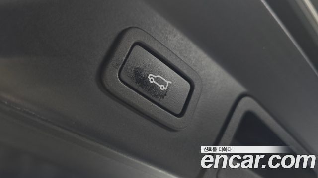 Land Rover Range Rover Velar 2.0 D240 SE 2019 — фото 24