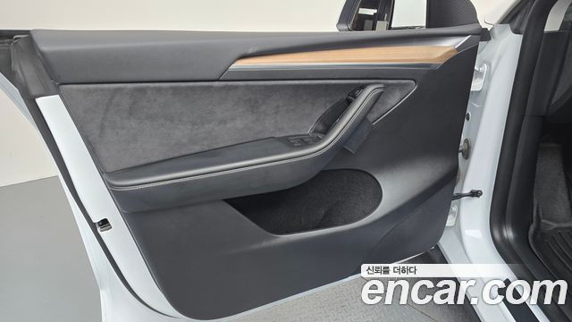 Tesla Model Y RWD 2023 — фото 24