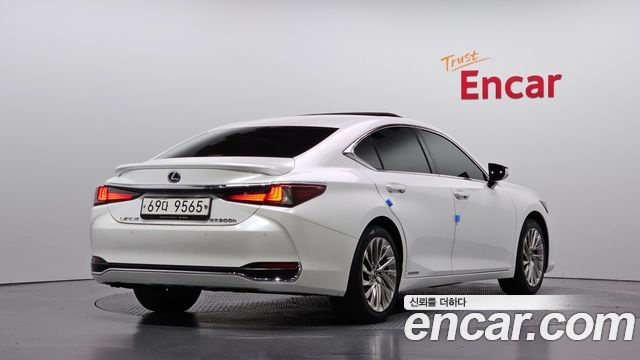 Lexus ES300h (VII) Executive 2019 — фото 2