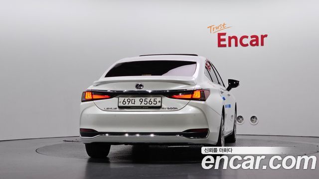 Lexus ES300h (VII) Executive 2019 — фото 4