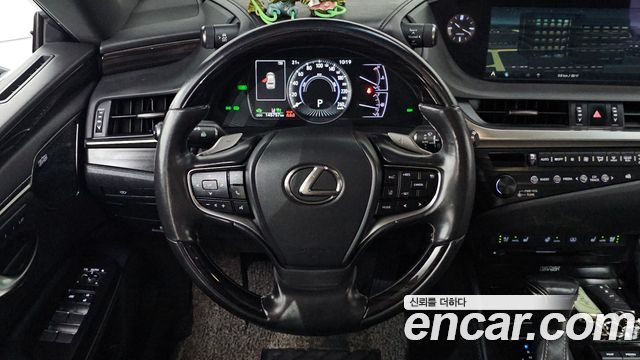 Lexus ES300h (VII) Executive 2019 — фото 13
