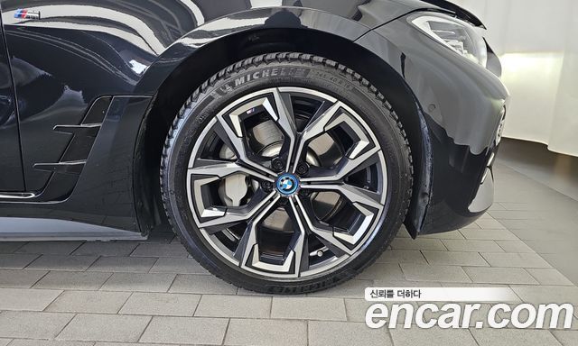 BMW i4 eDrive40 M Sports 2022 — фото 21