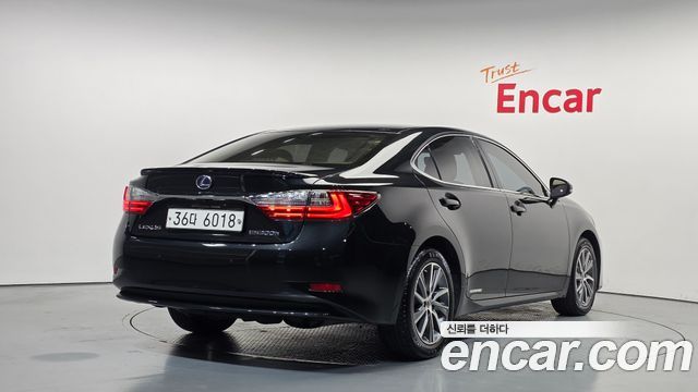 Lexus ES300h Supreme XV60 2018 — фото 2