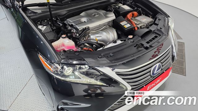 Lexus ES300h Supreme XV60 2018 — фото 6