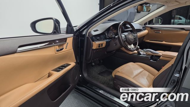 Lexus ES300h Supreme XV60 2018 — фото 10