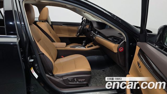 Lexus ES300h Supreme XV60 2018 — фото 11