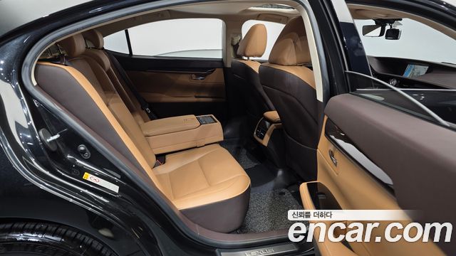 Lexus ES300h Supreme XV60 2018 — фото 12
