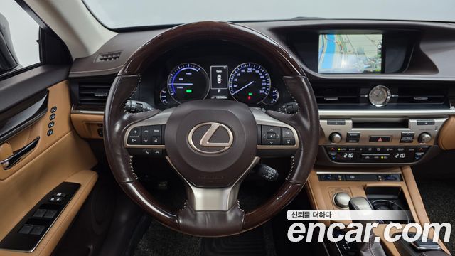Lexus ES300h Supreme XV60 2018 — фото 13