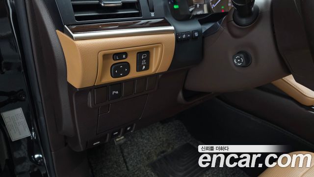 Lexus ES300h Supreme XV60 2018 — фото 14