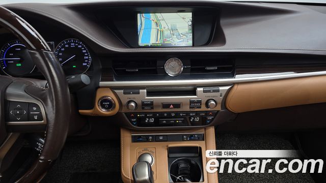 Lexus ES300h Supreme XV60 2018 — фото 15