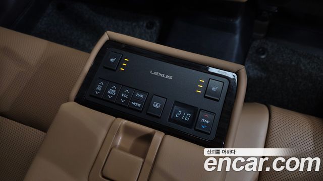 Lexus ES300h Supreme XV60 2018 — фото 18