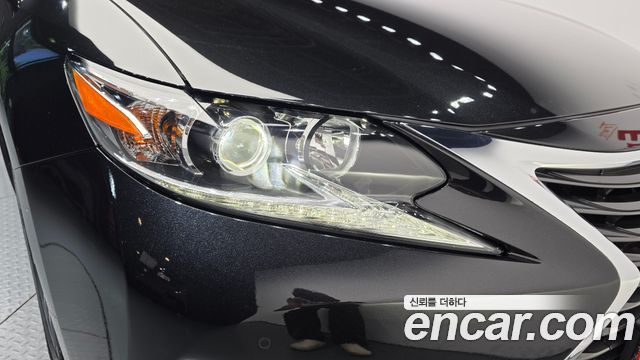 Lexus ES300h Supreme XV60 2018 — фото 22