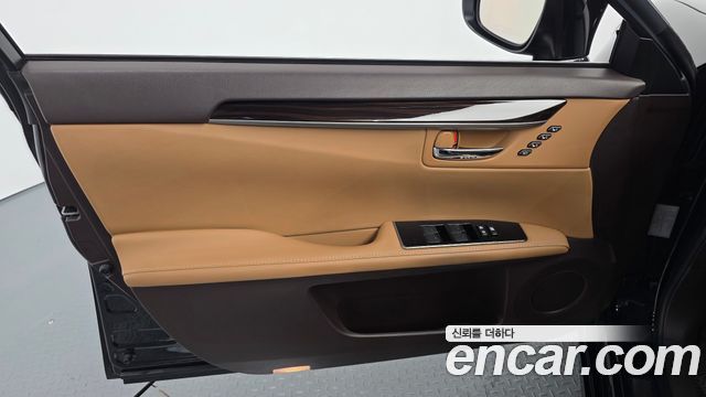 Lexus ES300h Supreme XV60 2018 — фото 24