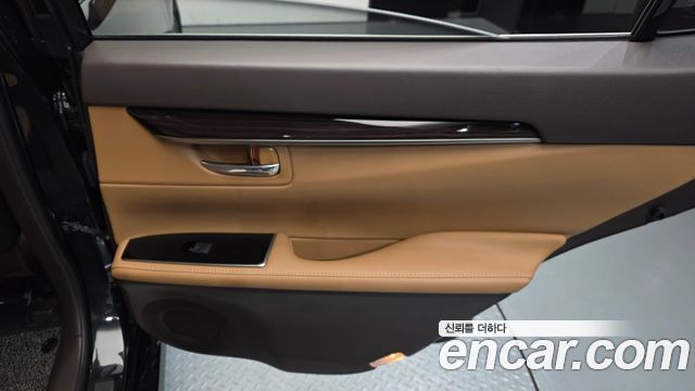 Lexus ES300h Supreme XV60 2018 — фото 25