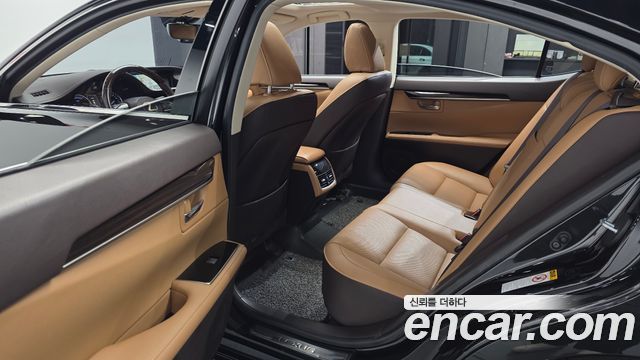Lexus ES300h Supreme XV60 2018 — фото 26