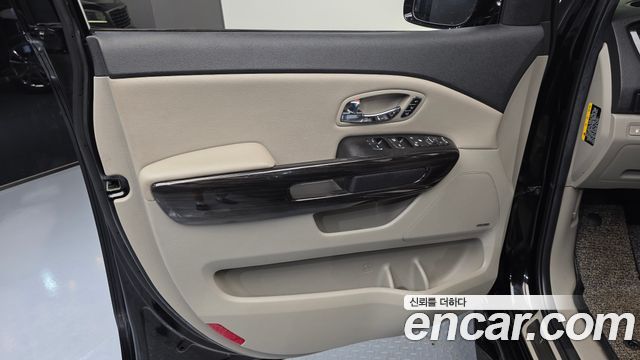 Kia Carnival Gasoline 9-Seater Noblesse Special 2019 — фото 24