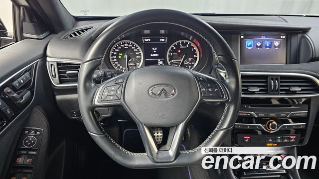 Infiniti Q30 2.0 Premium 2017 — фото 14