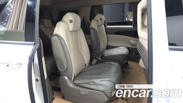 Kia Carnival (IV) HEV 9-Seater Hi-Limousine Signature 2025 — фото 12