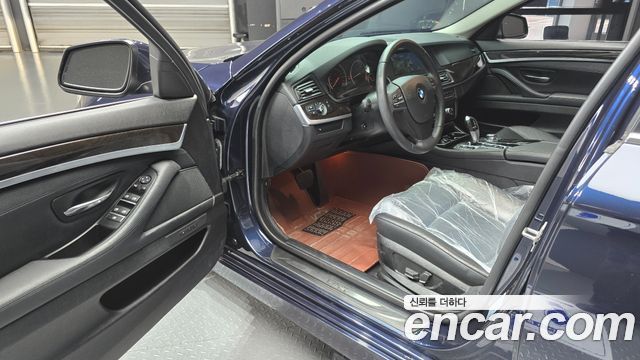 BMW 5 Series (F10) 528i 2012 — фото 10