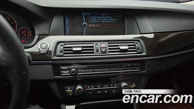 BMW 5 Series (F10) 528i 2012 — фото 13