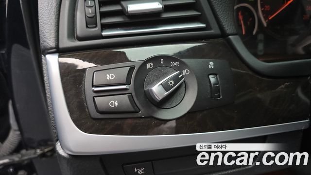BMW 5 Series (F10) 528i 2012 — фото 16