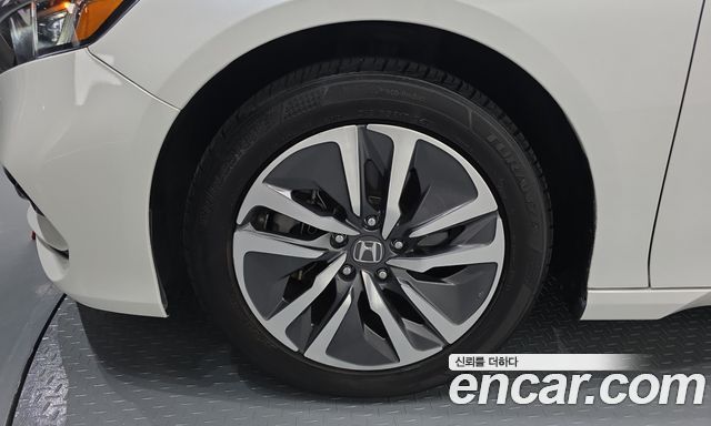 Honda Accord (X) 2.0 Hybrid Touring 2019 — фото 5