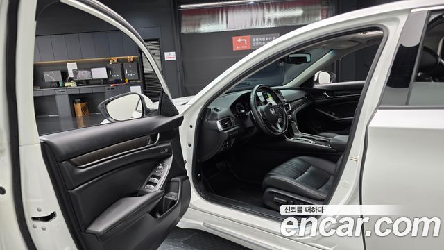 Honda Accord (X) 2.0 Hybrid Touring 2019 — фото 10