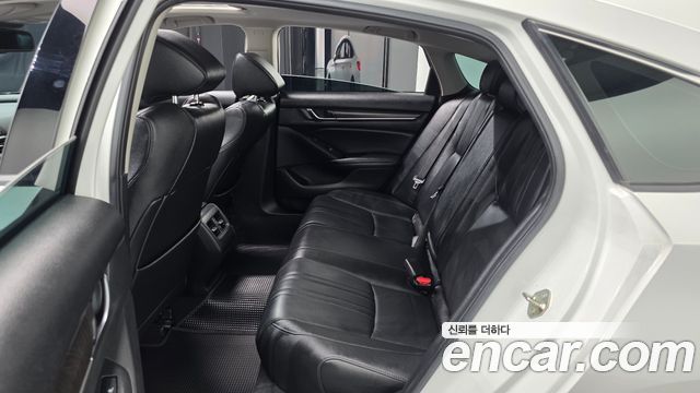 Honda Accord (X) 2.0 Hybrid Touring 2019 — фото 12