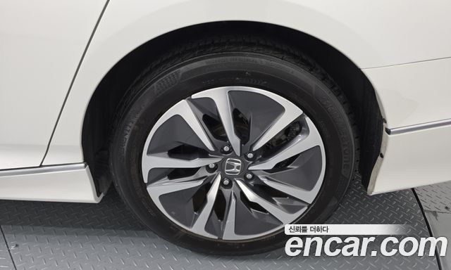 Honda Accord (X) 2.0 Hybrid Touring 2019 — фото 21