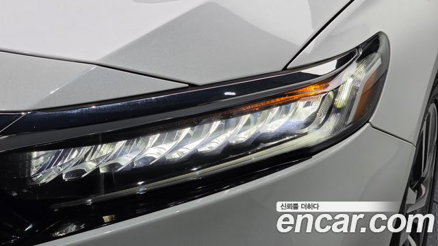 Honda Accord (X) 2.0 Hybrid Touring 2019 — фото 22