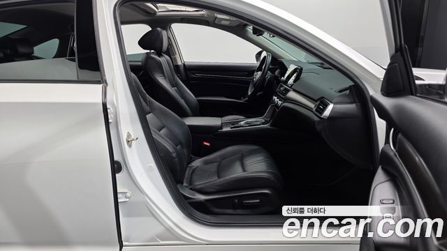 Honda Accord (X) 2.0 Hybrid Touring 2019 — фото 26