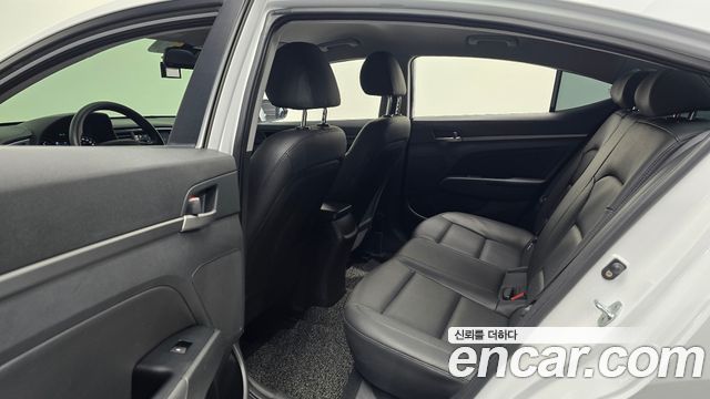 Hyundai Avante (AD) 1.6 GDI Value Plus 2018 — фото 12