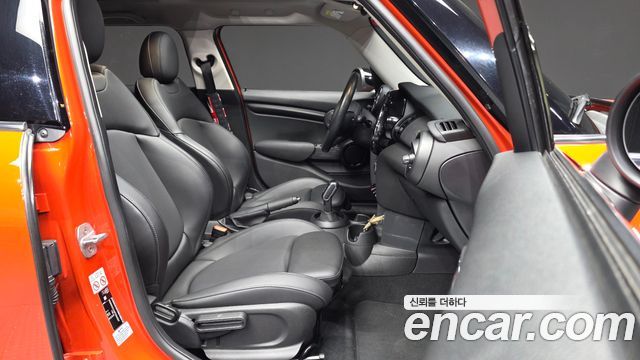 MINI Cooper D 5Door Mid 3rd 2019 — фото 11