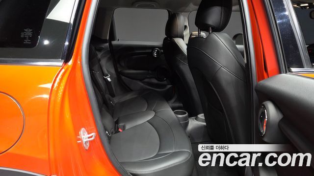 MINI Cooper D 5Door Mid 3rd 2019 — фото 12