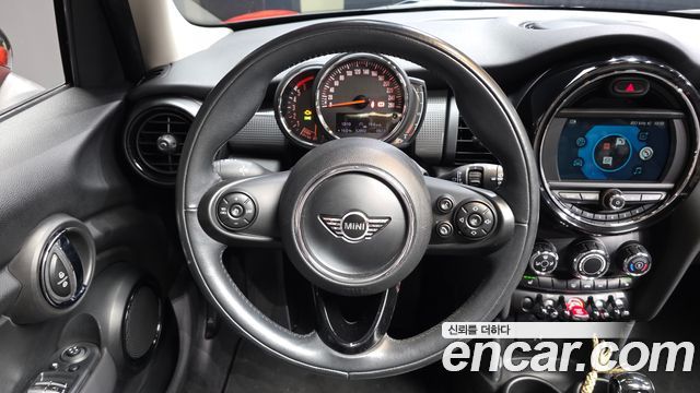 MINI Cooper D 5Door Mid 3rd 2019 — фото 13