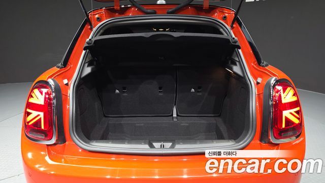MINI Cooper D 5Door Mid 3rd 2019 — фото 20