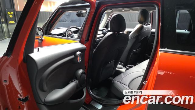 MINI Cooper D 5Door Mid 3rd 2019 — фото 26