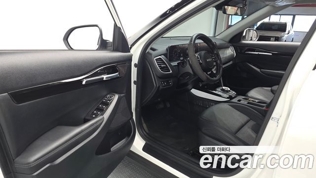 Kia Seltos Gasoline 1.6 Turbo 2WD Signature 2023 — фото 10