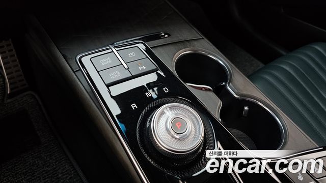 Kia K8 2.5 Gasoline 2WD Signature Special 2024 — фото 9