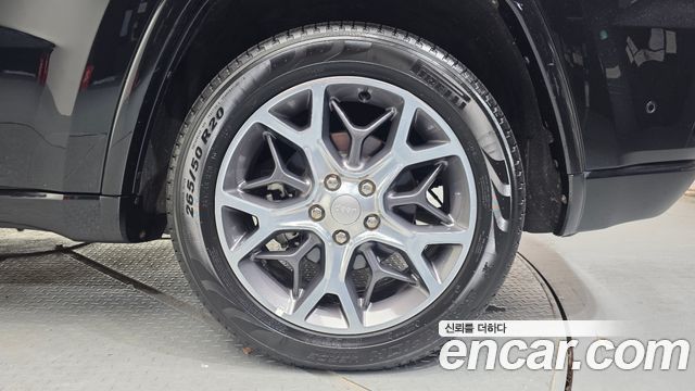 Jeep Grand Cherokee 3.6 Overland WK2 2019 — фото 21